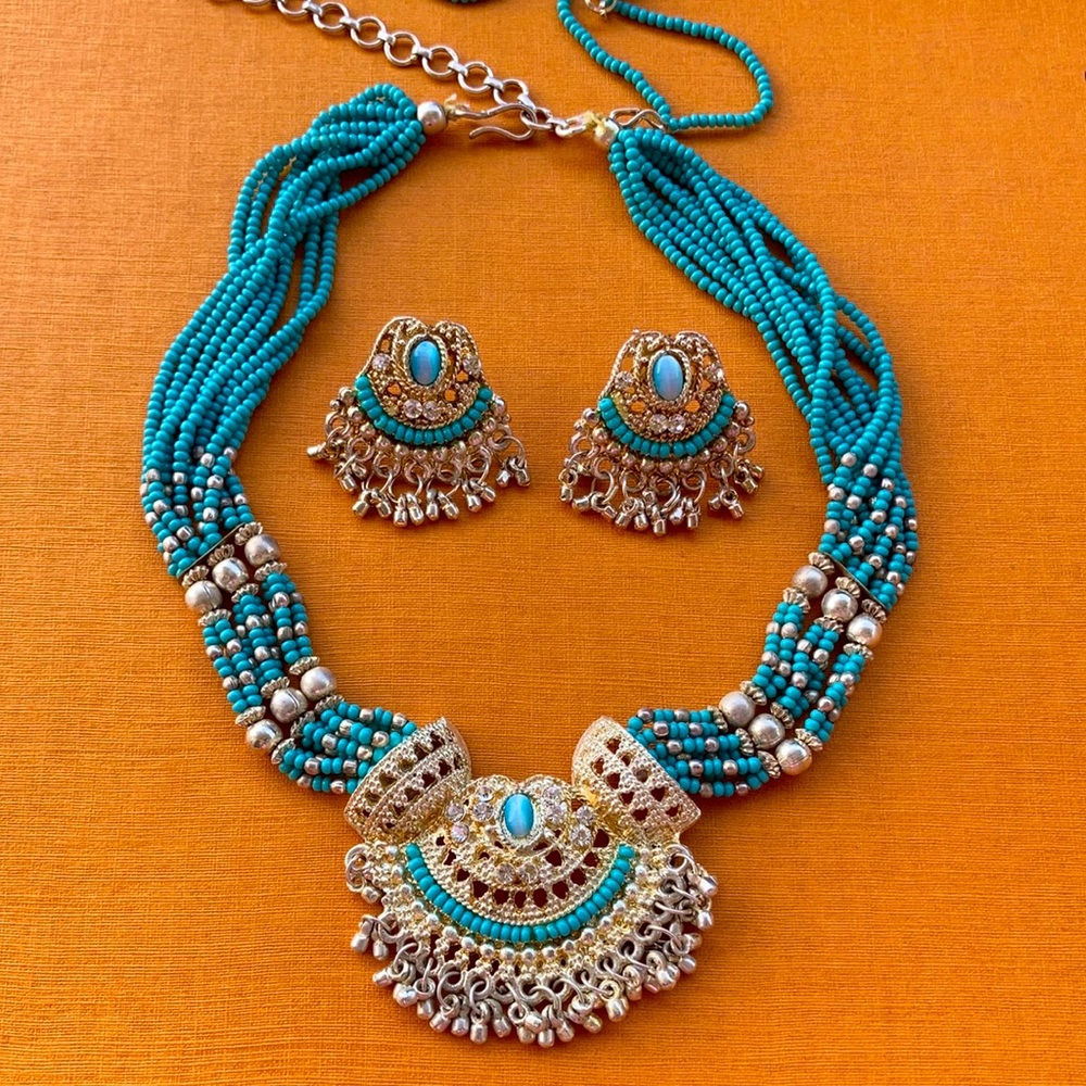 Indian set (necklace with matching earrings)